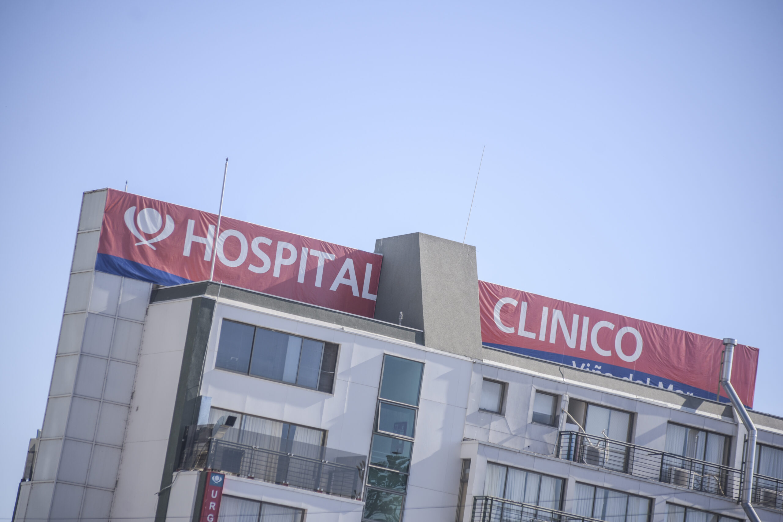Holding acusado de estafa por Hospital Clínico de Viña del Mar define como “pintoresca” la querella y arremete con escrito a la FNE por venta del centro médico privado