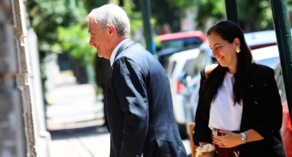 Presidente Kast y su jefa de gabinete, Catalina Ugarte.