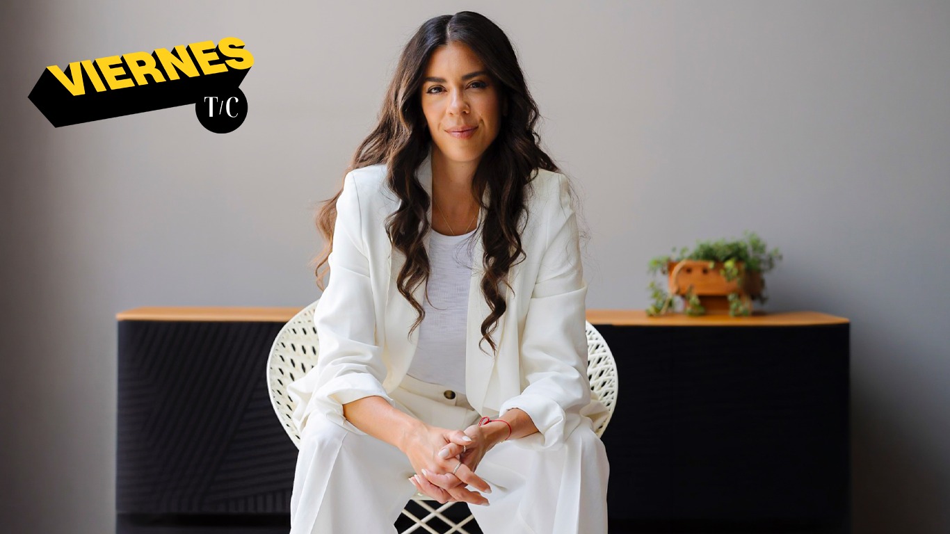 La periodista Javiera Quiroga plasma los aprendizajes de su popular podcast en un nuevo libro: “Ayudar a sanar el alma es un trabajo demasiado grande”