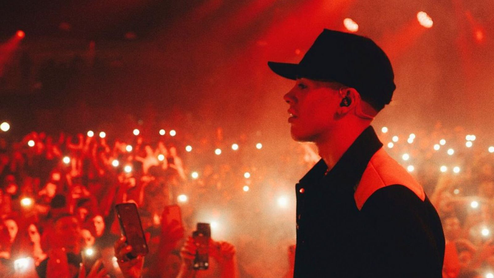 Sold out y un escenario hasta la mitad de la cancha: los hitos de Cris MJ en el primer concierto de un artista urbano chileno en el Estadio Nacional