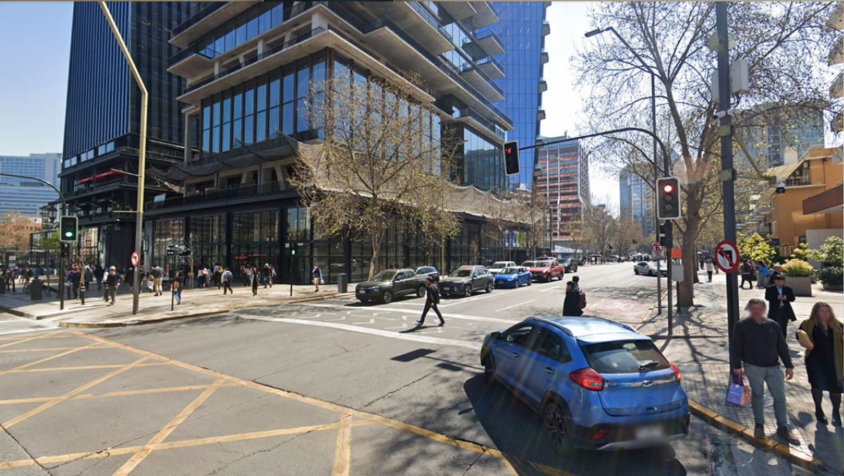 Avaluada en $1.200 millones y en el corazón de “Sanhattan”: las razones de por qué no se vende la esquina más cara de Santiago