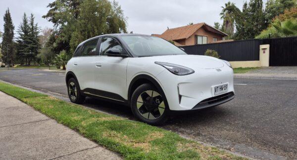 Al volante del Geely EX2 Max