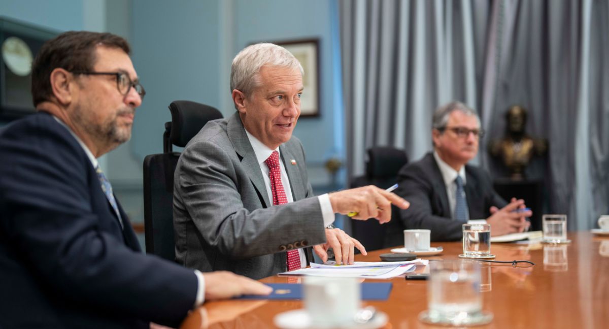 Llamada de 30 minutos y con una invitación a visitar Ucrania: el intercambio entre el Presidente Kast y Volodimir Zelenski