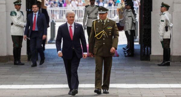 José Antonio Kast y carabinero