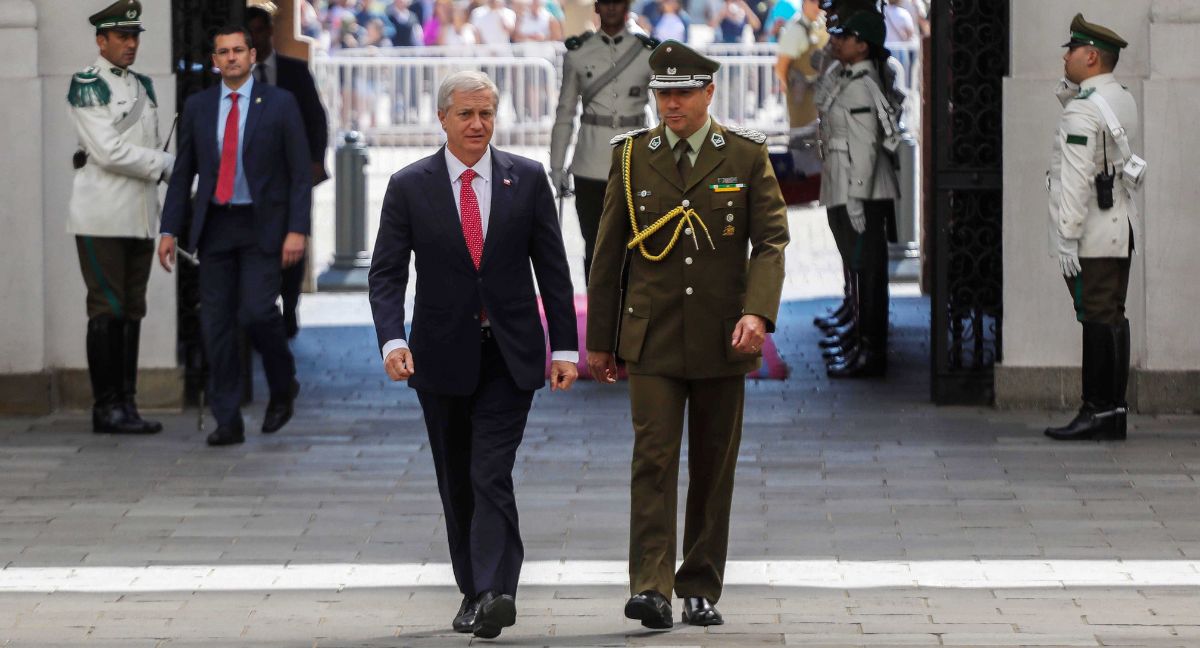 José Antonio Kast y carabinero