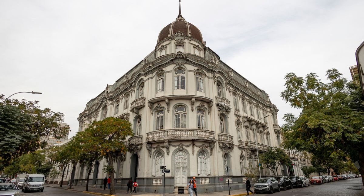 Palacio Larraín - The Clinic