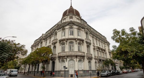Palacio Larraín - The Clinic