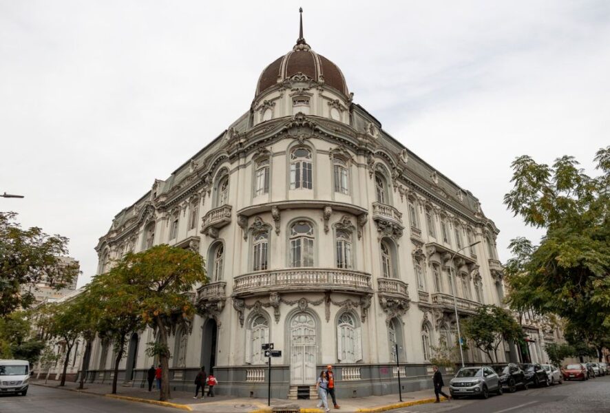 Palacio Larraín - The Clinic