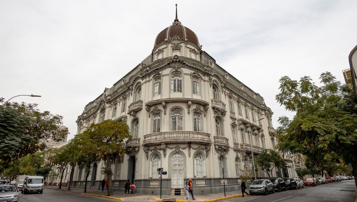 La nueva vida del Palacio Larraín en medio de su proceso de venta: centenaria casona de Santiago abrirá sus puertas en el Día de los Patrimonios