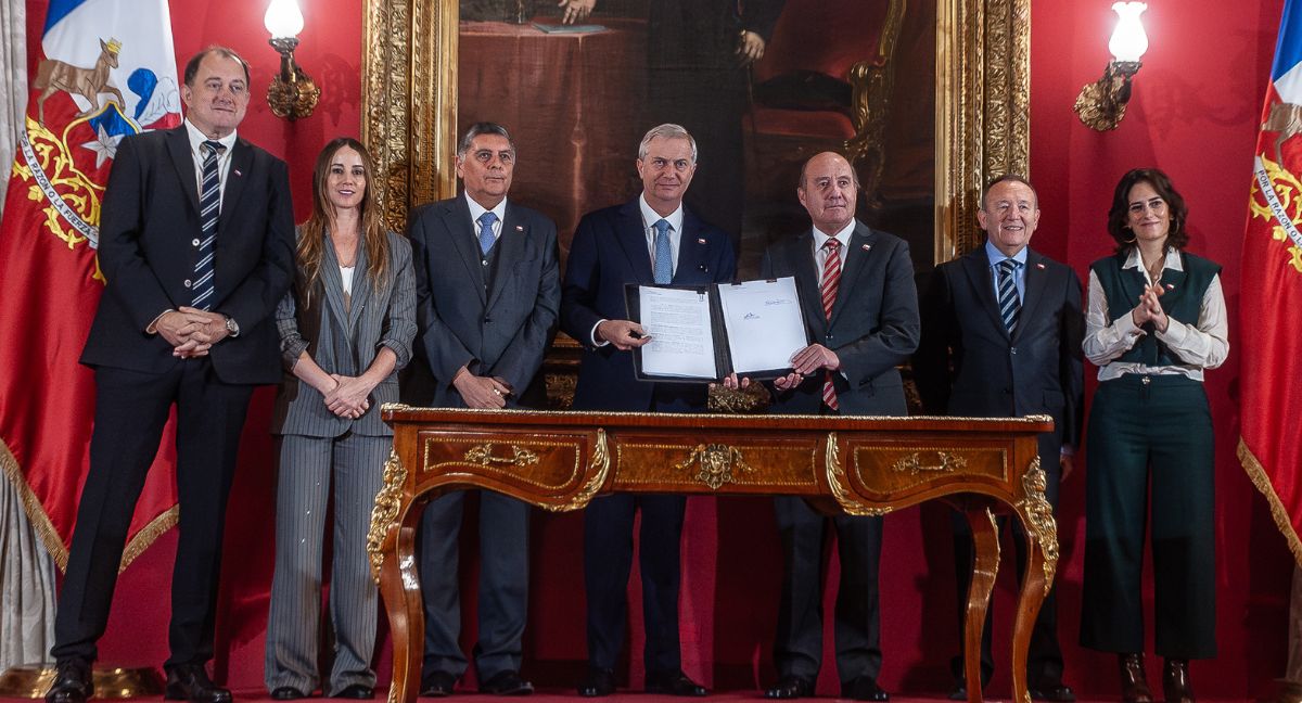 Quitar gratuidad e incluir devolución de IVA: los gestos que hizo el Gobierno con los partidos para ingresar Ley de Reconstrucción Nacional