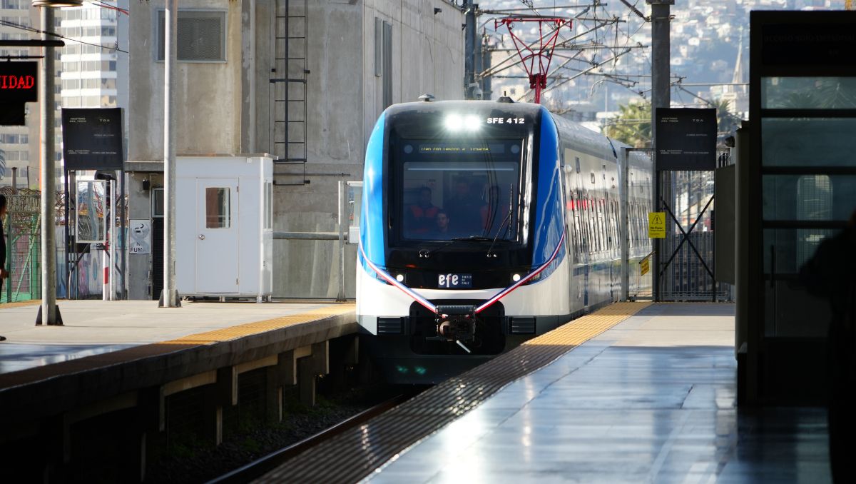 Nuevo tren de alto estándar se estrenó en el  servicio Limache-Valparaíso: se incorporarán cuatro más y aumentarán en 20% su capacidad