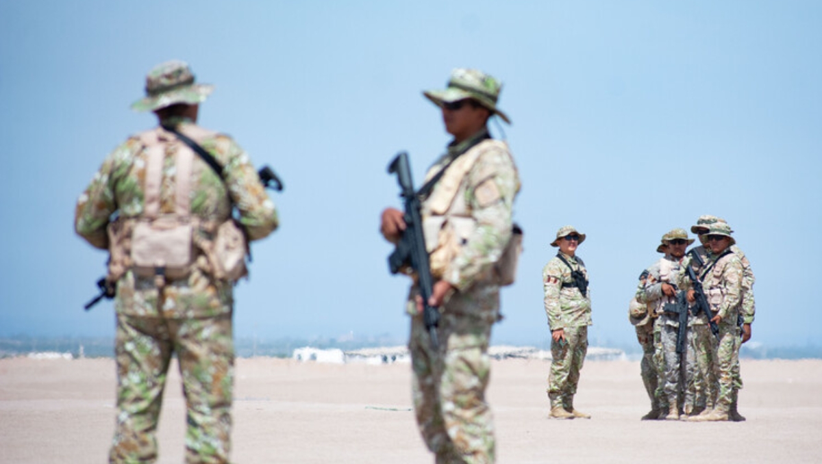 Golpe al contrabando: Ejército y Carabineros frenan caravana de más de 30 camiones que llevaban drogas de Tarapacá a Bolivia