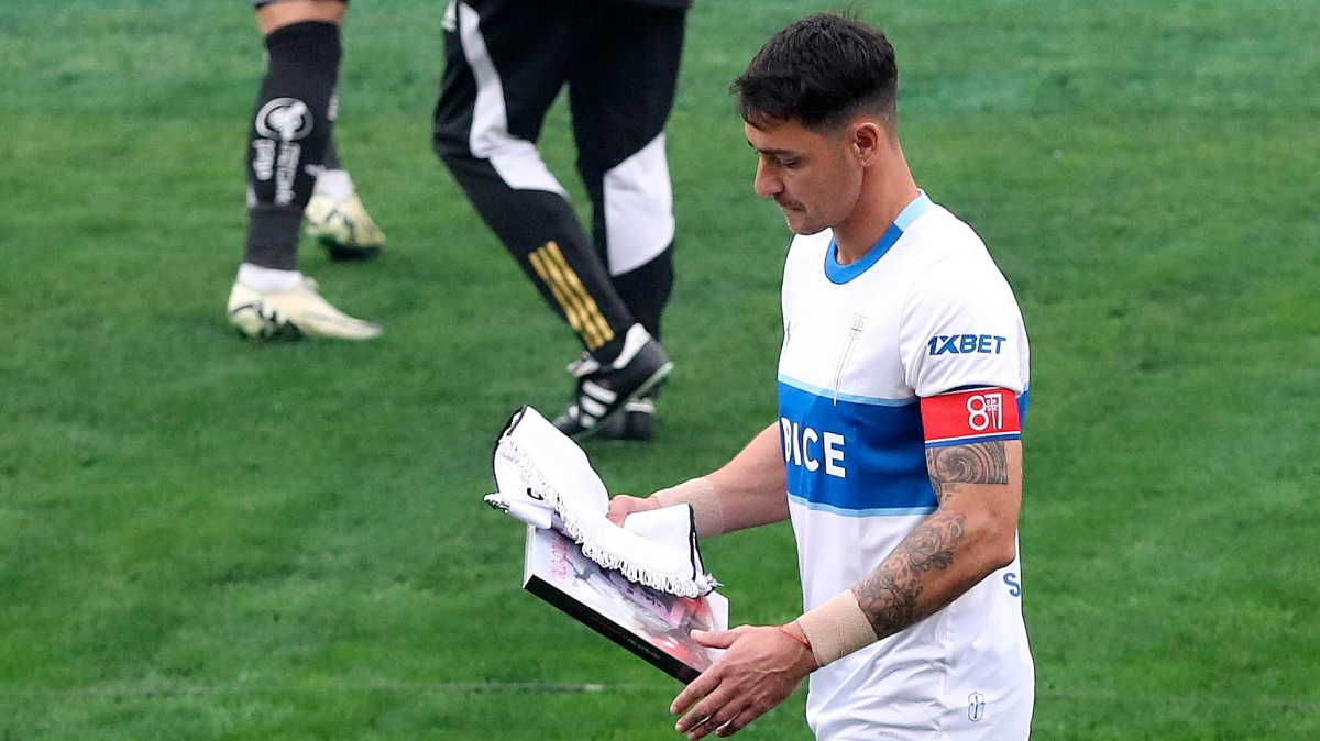 Biografías de ídolos, historias de clubes y obras sobre liderazgo: los libros que se toman la “Fecha Lectora” del fútbol chileno