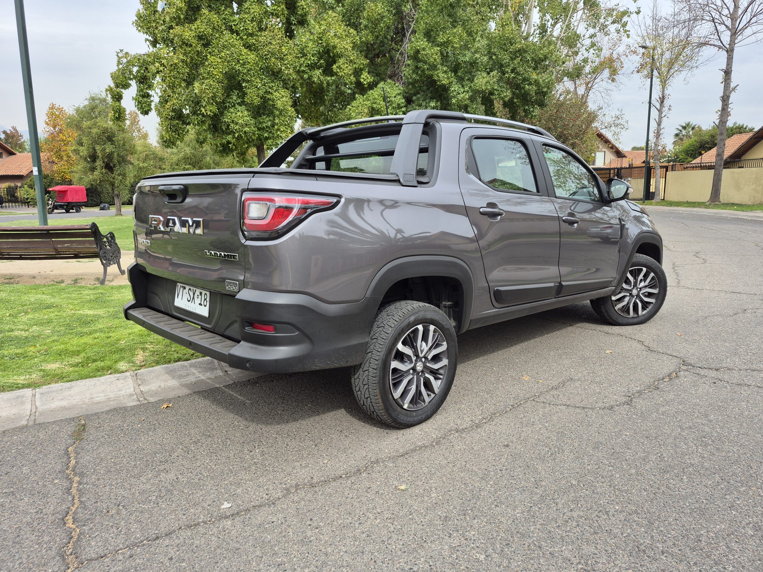 al volante de la RAM 700 Laramie