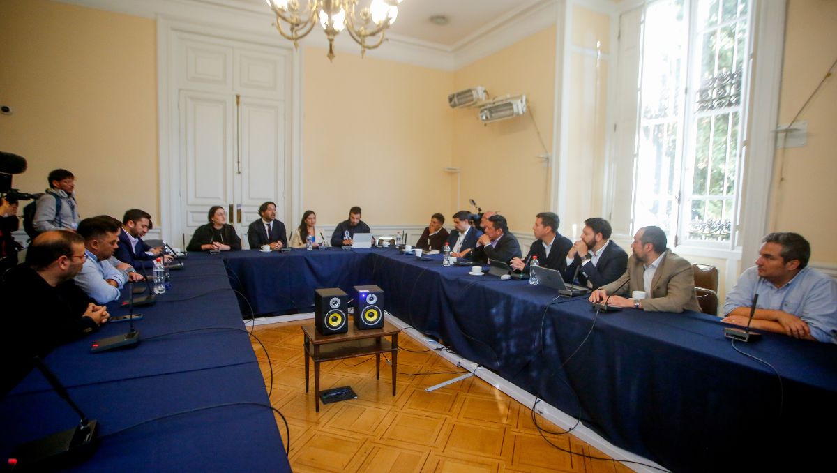 Alcaldes de oposición en ofensiva por extensión de contribuciones: “Esta es una patada en la cara a la gente más pobre de nuestro país”