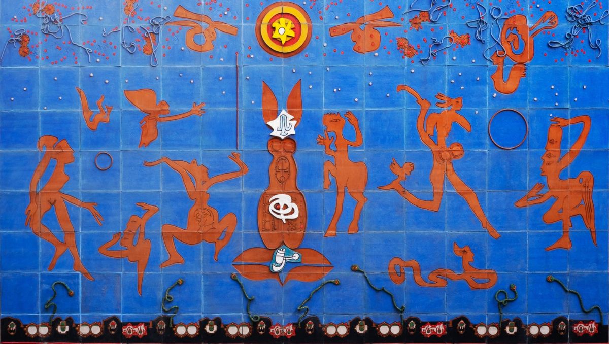 Tras meses de restauración, este sábado se reinaugura el mural “La Debutante” de Roberto Matta en Lastarria