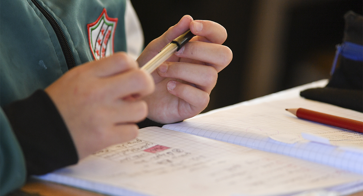 Presupuesto 2027: Gobierno recomienda a Educación eliminar 15 programas como el de Alimentación Escolar y la Beca de Apoyo Vocación Profesor