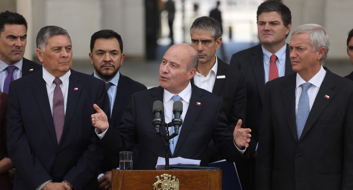 Subvenciones y alimentación escolar junto a transporte público regional: el ranking de los diez programas con mayor gasto que Hacienda sugiere descontinuar