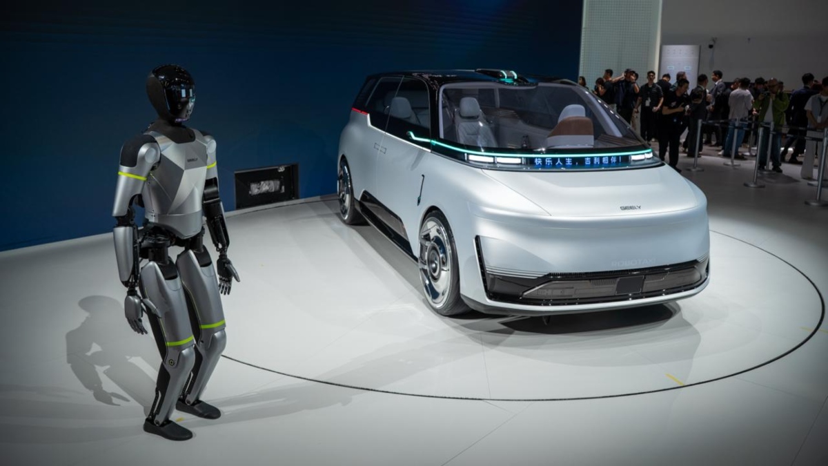 Desde Pekín: Geely pisa el acelerador con su primer robotaxi sin volante y un sedán de 925 hp que desafía a BYD