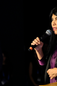 Persona hablando en el EtMtuesday