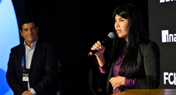 Persona hablando en el EtMtuesday