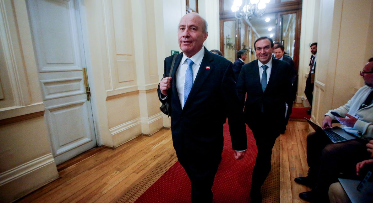 “No por ganar la elección, hay chipe libre”: La molestia en los partidos oficialistas con Quiroz tras oficio que sugirió recortes y fin de 142 programas