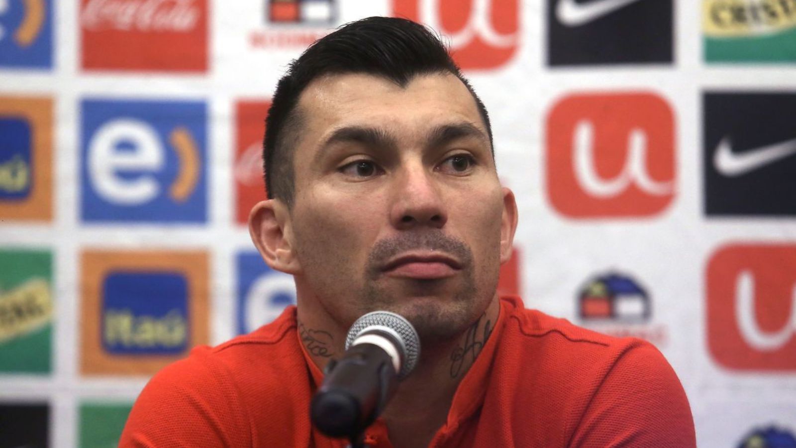 Gary Medel deberá pagar $15 millones a fiscalizador sanitario por incidente en 2022: el futbolista lo insultó tras negarle el ingreso a un evento