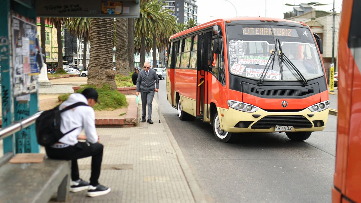 Micreros de Quilpué y Villa Alemana anuncian paro a partir de las 17:00 horas criticando el no pago de subsidios y alza de combustibles
