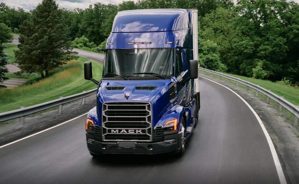 nuevo Mack Anthem