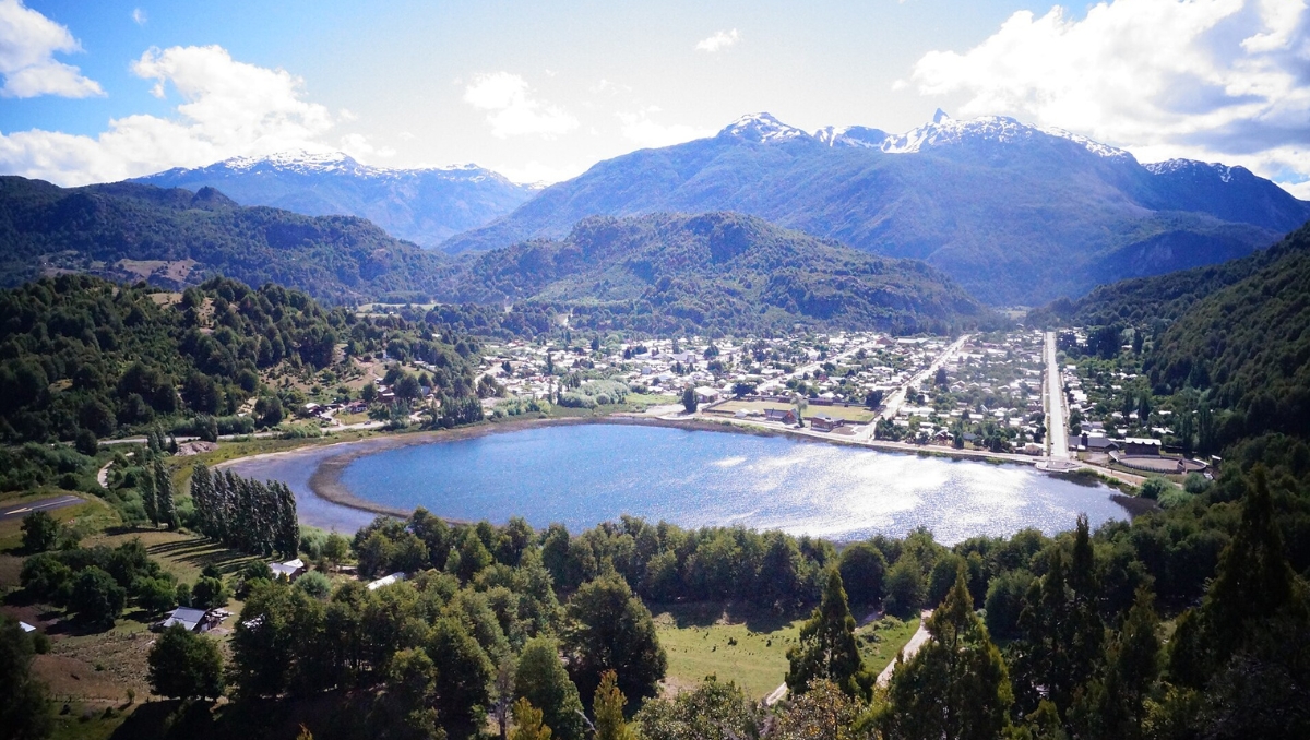 Quién es el empresario argentino acusado de comprar cientos de hectáreas en la frontera chilena y poner en riesgo la soberanía del país
