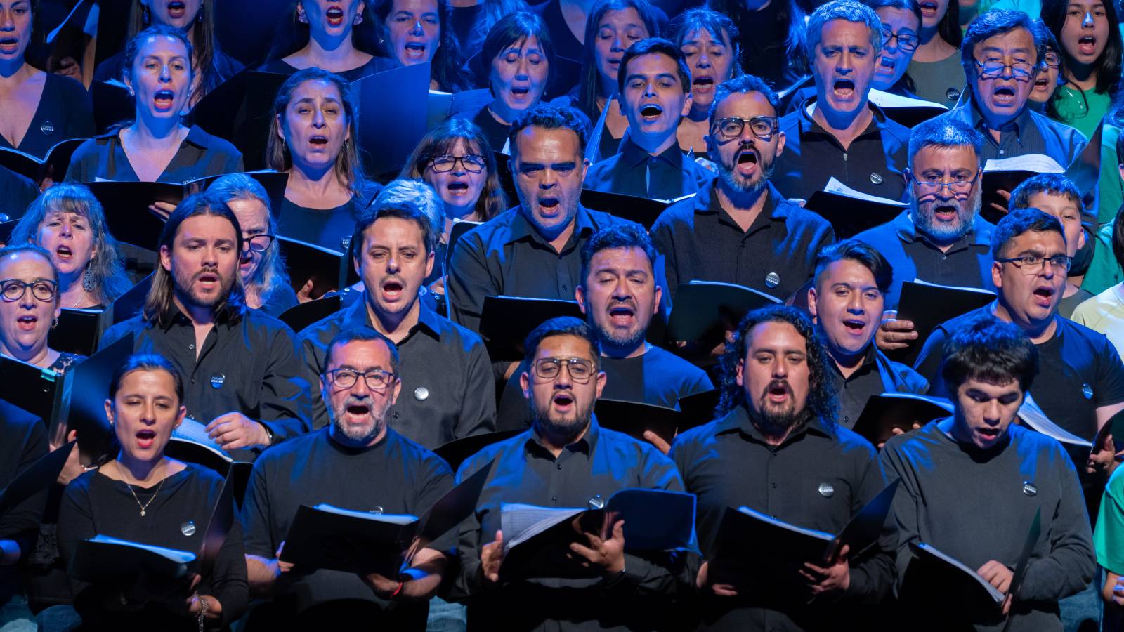 “De repente escuché mi voz y me gustó lo que escuché”: Puedes cantar, la iniciativa gratuita del Teatro del Lago de Frutillar que busca que todos se transformen en coristas