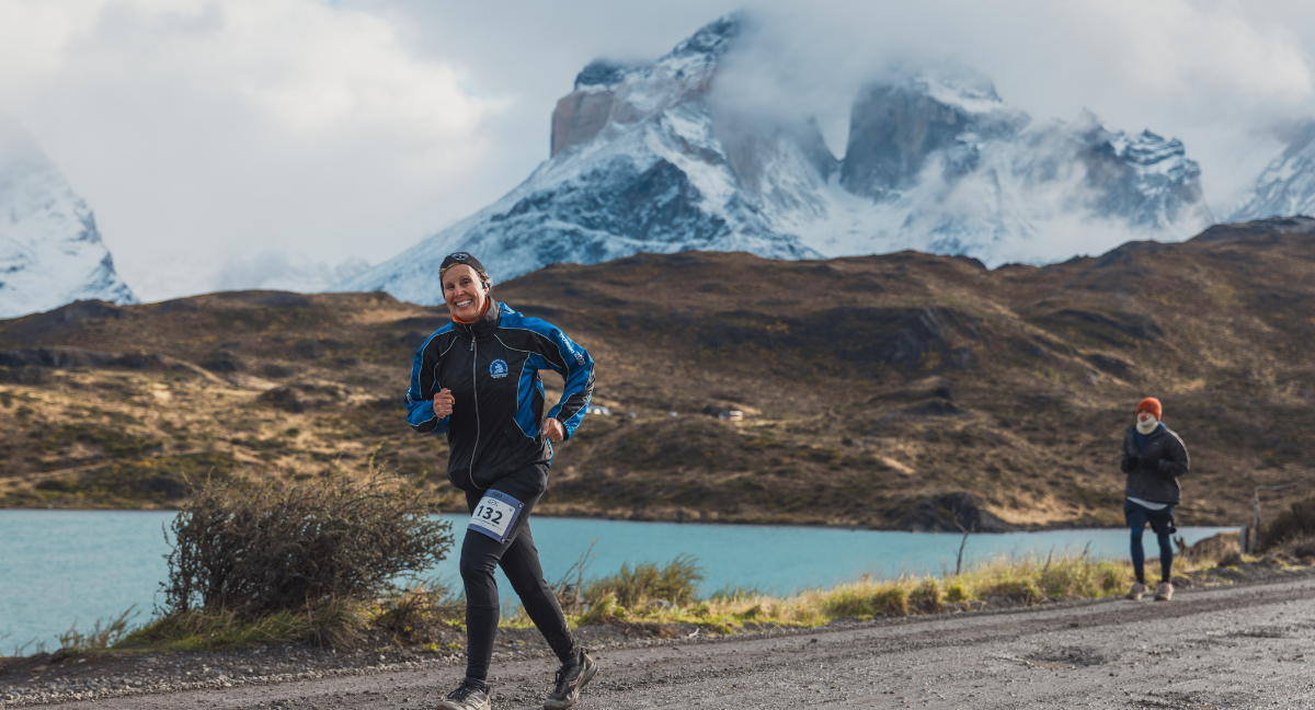 Mujer corriendo en el Patagonia Running Festival 2026