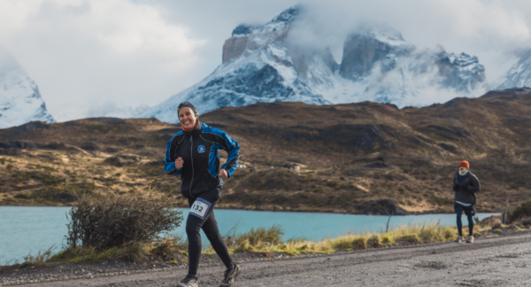 Mujer corriendo en el Patagonia Running Festival 2026