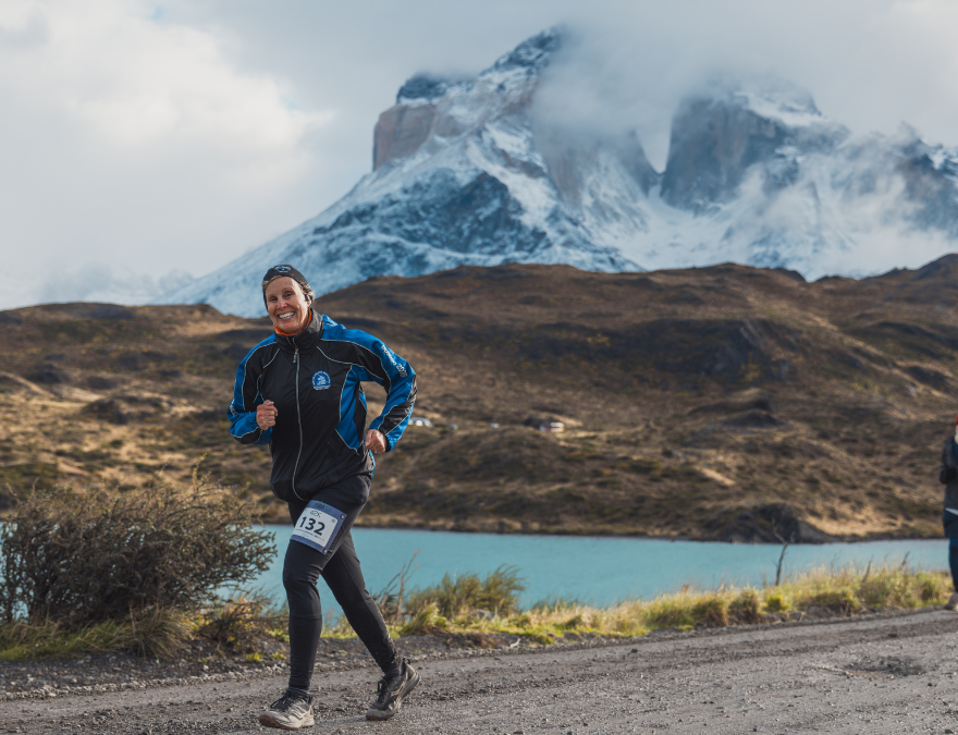 Mujer corriendo en el Patagonia Running Festival 2026