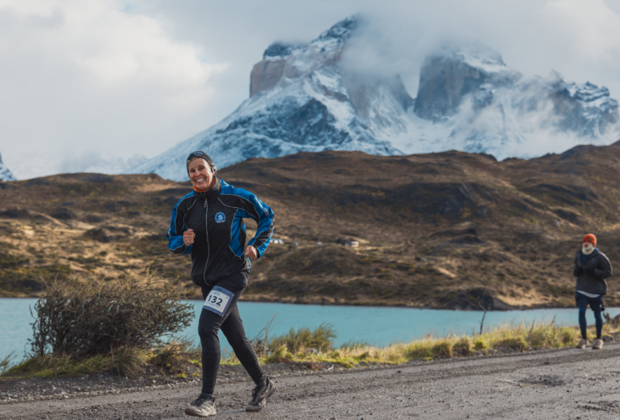 Mujer corriendo en el Patagonia Running Festival 2026