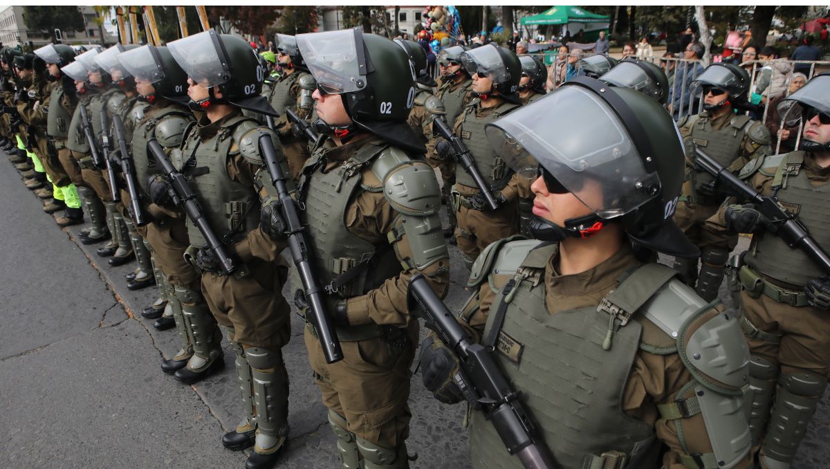Gobierno busca triplicar el pago a estudiantes de Carabineros y pagar bonos por exposición al riesgo para intentar incrementar la dotación