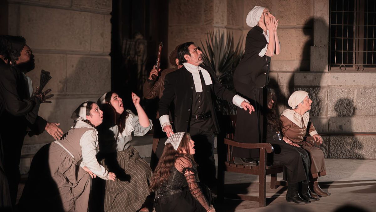 La impactante versión chilena de “Las Brujas de Salem” que agota funciones en pleno Cementerio General