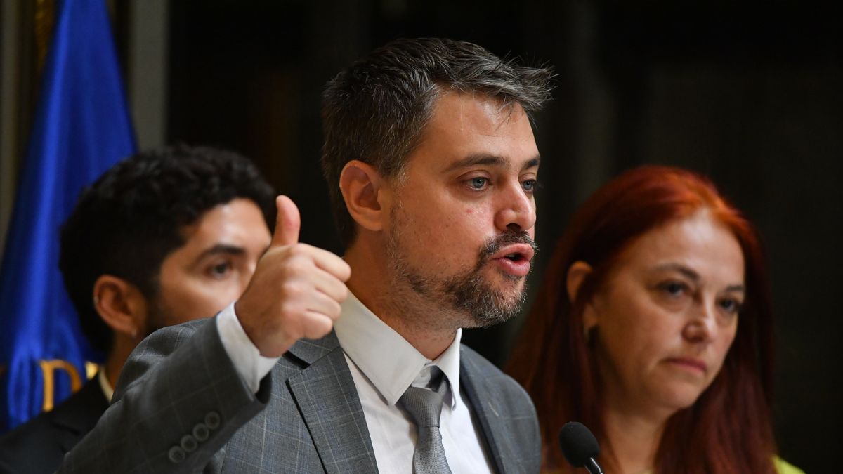 “El ministro arranca”: Diputado Manouchehri denuncia al Gobierno por falta de diálogo ante debate de la Ley de Reconstrucción