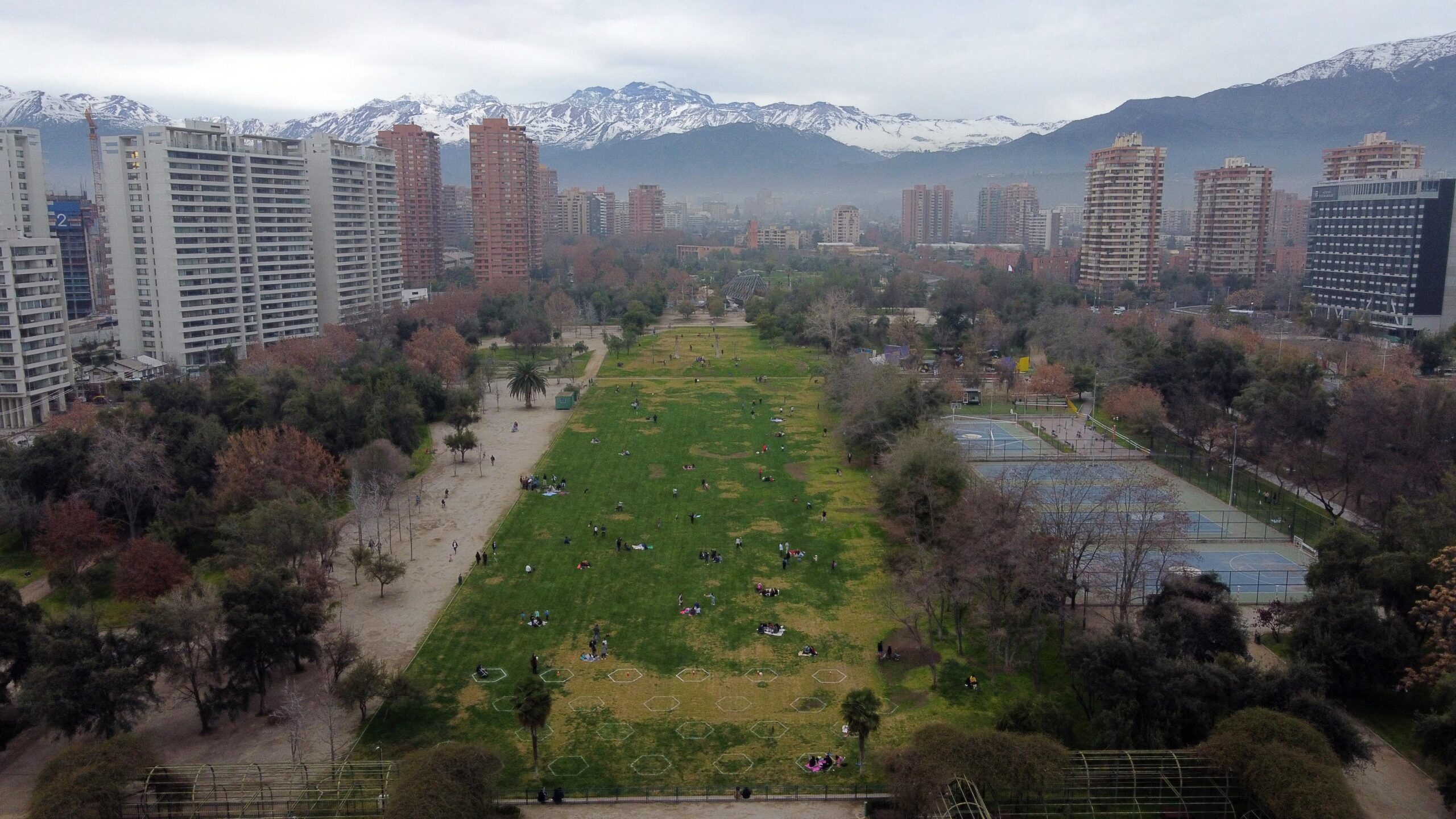 El millonario proyecto de Las Condes para remodelar el Parque Araucano: buscan sumar una laguna, un anfiteatro y hasta un aviario