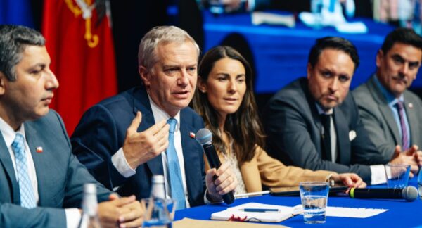 Kast Presidente Presente (2)