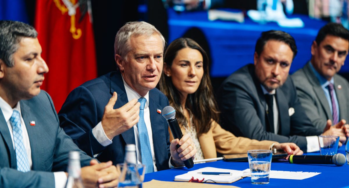 Kast Presidente Presente (2)