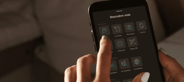 Persona haciendo las misiones de Tenpo