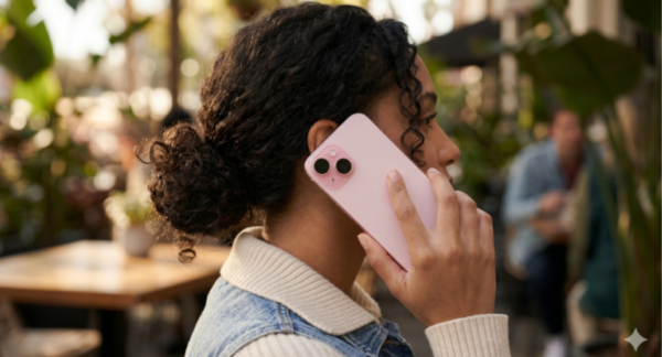 mujer que quiere cambiar su teléfono