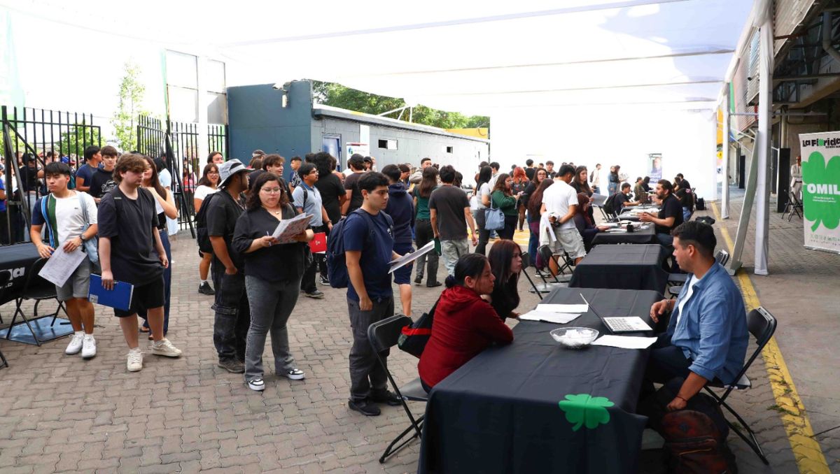 Feria Laboral para jóvenes en La Florida ofrece sueldos desde los $550 mil a $1.500.000: revisa los 1.500 puestos de trabajo que ofrece el evento