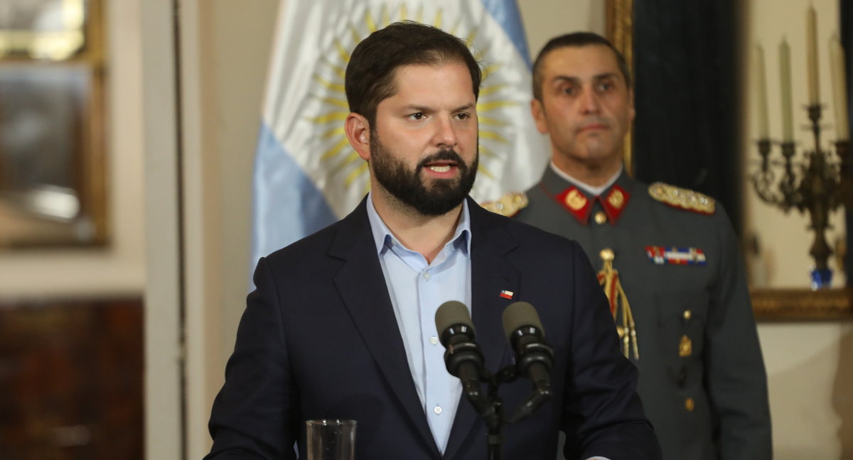 No solo Santoro: la comitiva de figuras políticas trasandinas que se reunirá con el expresidente Boric en Bellavista