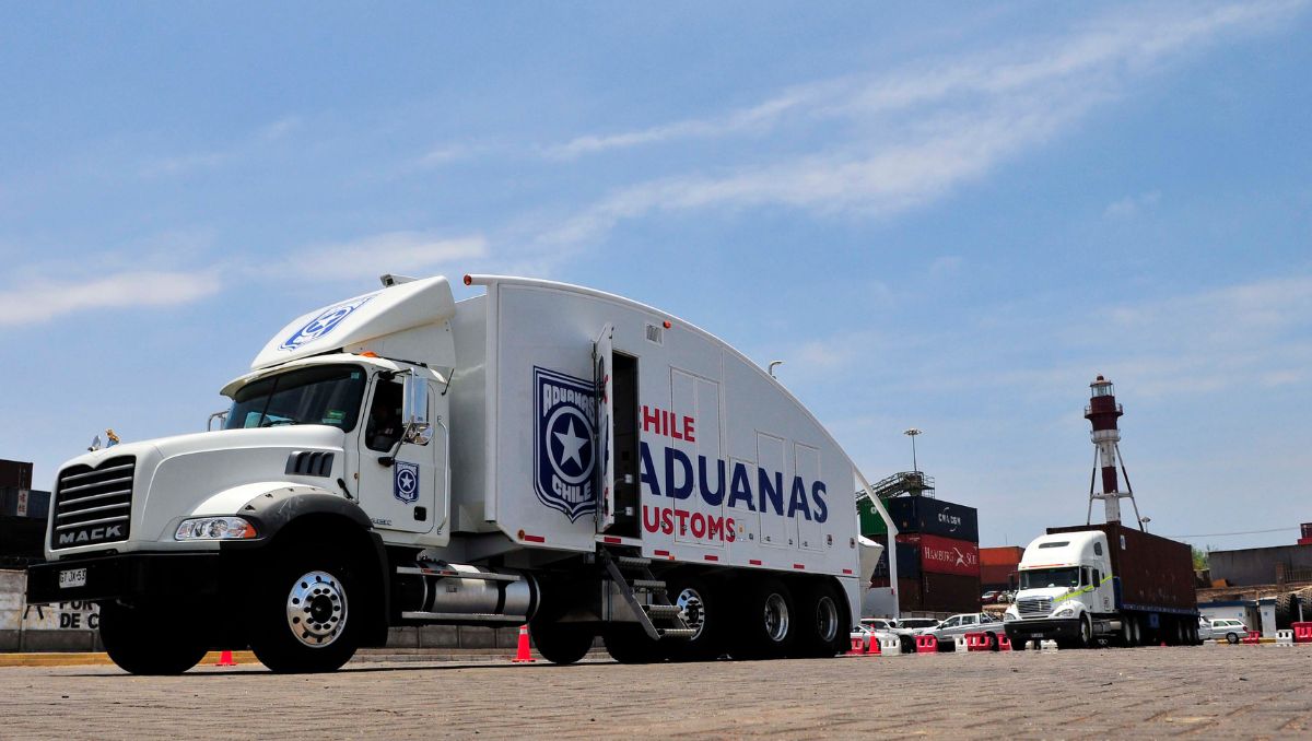 Equipamientos fuera de servicio y solo 1,4% de importaciones fiscalizadas: Contraloría detecta irregularidades en la Aduana de Iquique