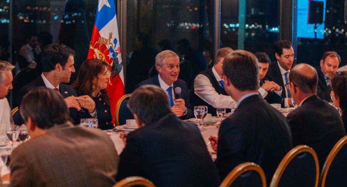 Con asistencia completa: la noche en Cerro Castillo en la que Kast pidió a la bancada republicana unidad y apoyo al Gobierno tras polémica con el Segundo Piso