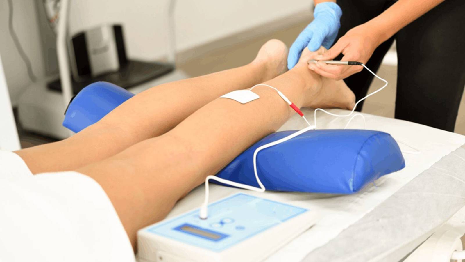 “El descubrimiento fue anecdótico”: Estudio chileno prueba terapia eléctrica para aliviar dolores menstruales