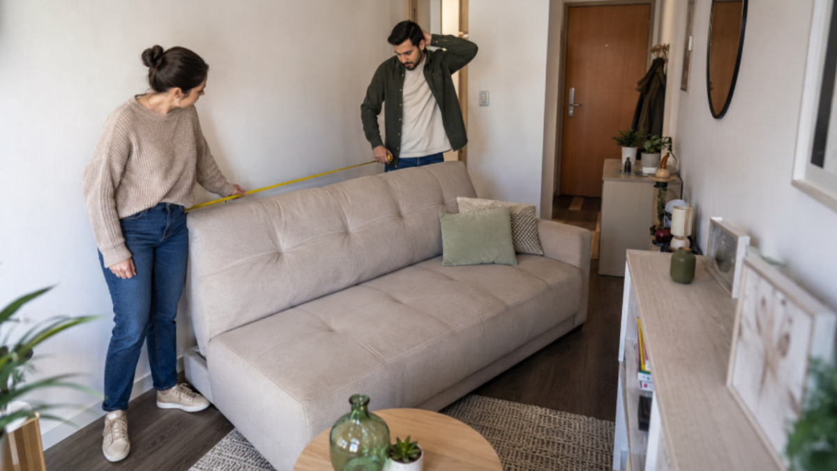 Antes de comprar muebles para el living: los errores que más se pagan en departamentos pequeños