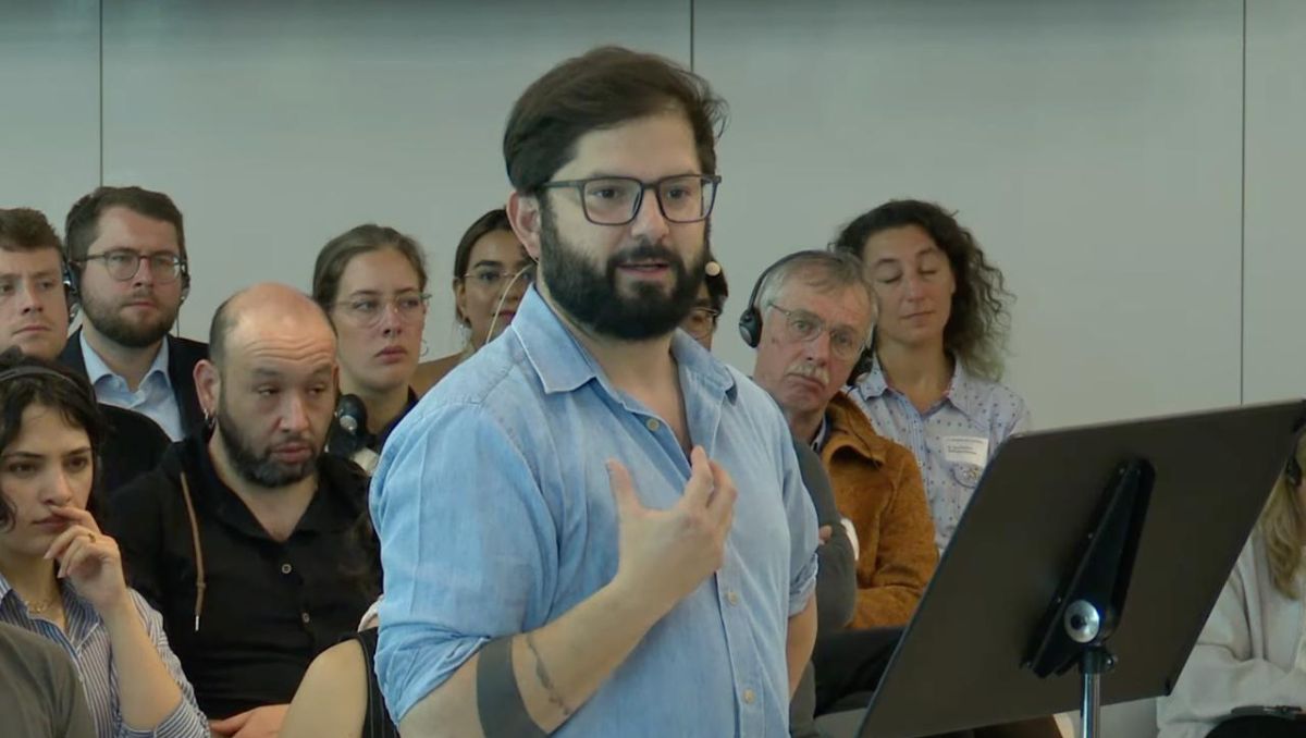 El paso de Boric por Berlín: expone sobre energía y defiende la estrategia de su gobierno ante la crisis de combustibles en contraste con “otros gobernantes”
